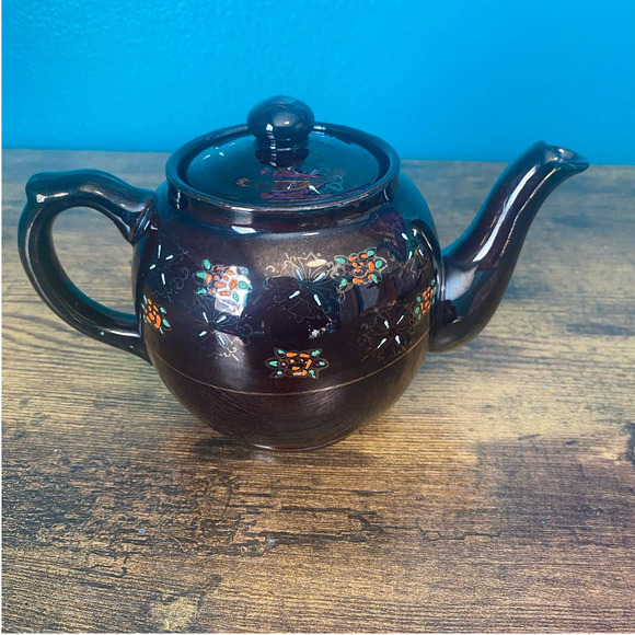 Vintage Brown and Gold Handpainted Made in Japan Small Teapot - Picture 3 of 9